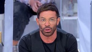 Gianni Sperti: chi è l’opinionista tv al di fuori di Uomini e Donne