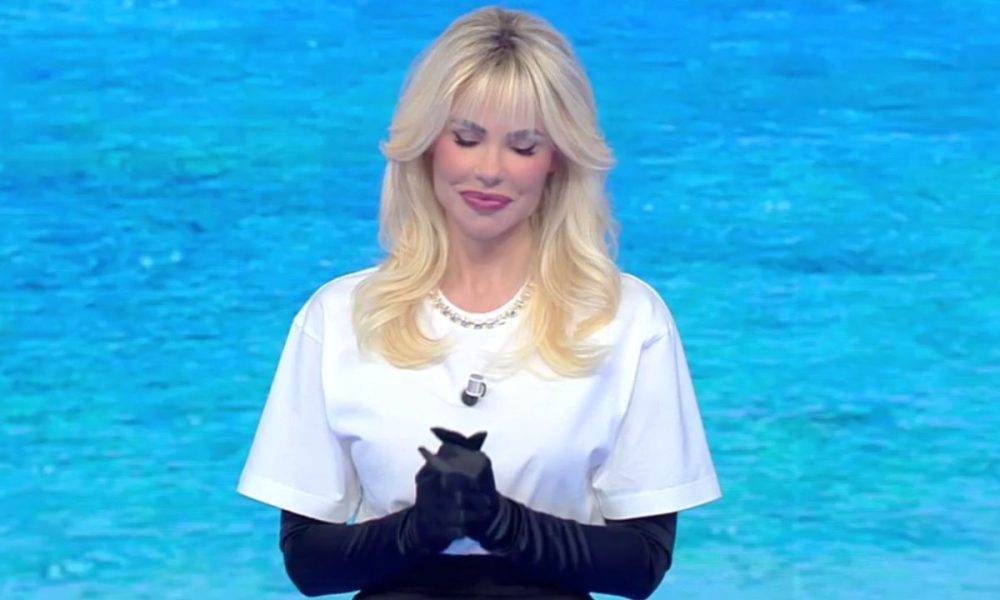 Ilary Blasi conduce l’Isola dei Famosi, ma piace davvero a tutti?