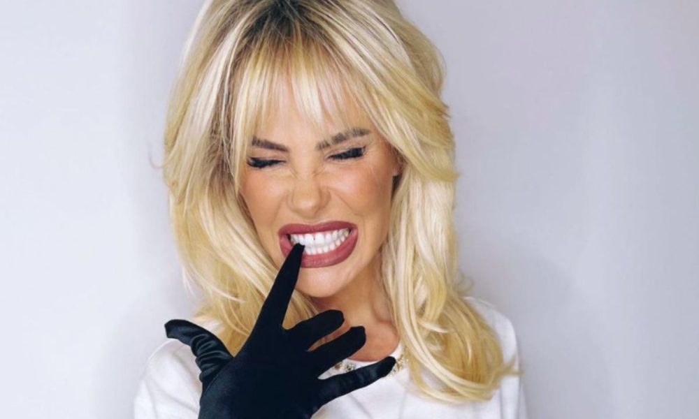 Selvaggia Lucarelli commenta l’esordio all’Isola di Ilary Blasi