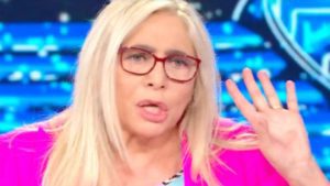Mara Venier furiosa sui social: “Dovete smetterla di fotter* la gente”