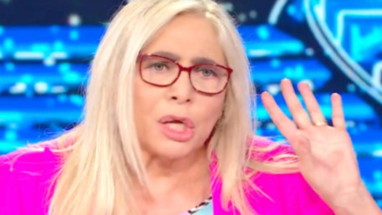 Mara Venier furiosa sui social: "Dovete smetterla di fotter* la gente" 41 mara venier truffa
