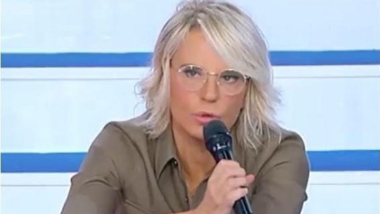 Perché Maria De Filippi in tv mangia sempre caramelle? 41 maria de filippi caramelle