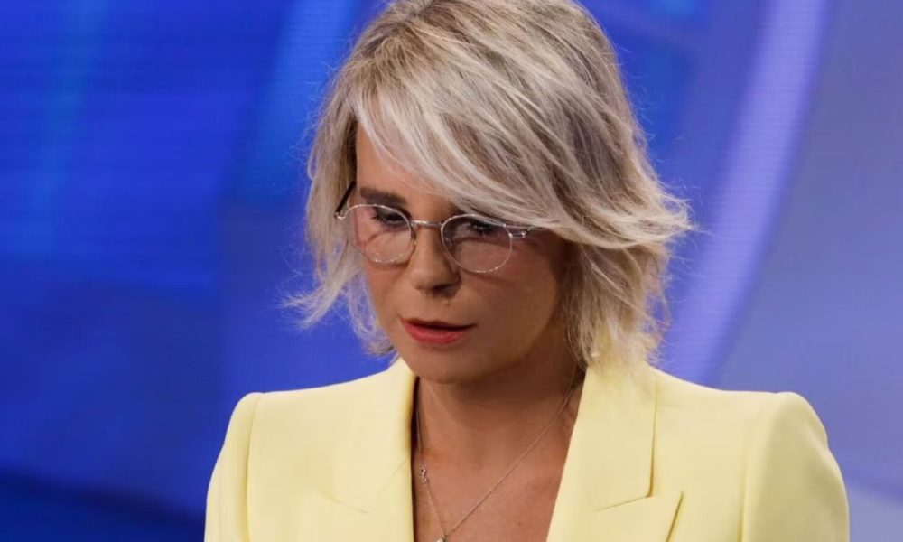 Uomini e Donne, stop alle registrazioni: “Problemi personali per Maria De Filippi”