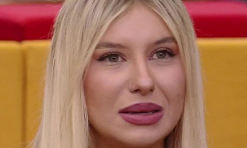 Urla fuori dalla Casa del GF Vip contro Micol prima della finale