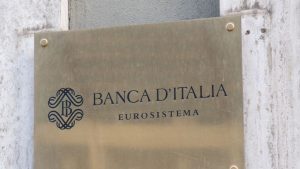 Trova 23 milioni di lire dietro un quadro: Bankitalia nega il cambio