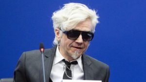 Morgan, lo sfottò dopo gli ascolti tv di StraMorgan: “Prendetevi questo bel numeretto”
