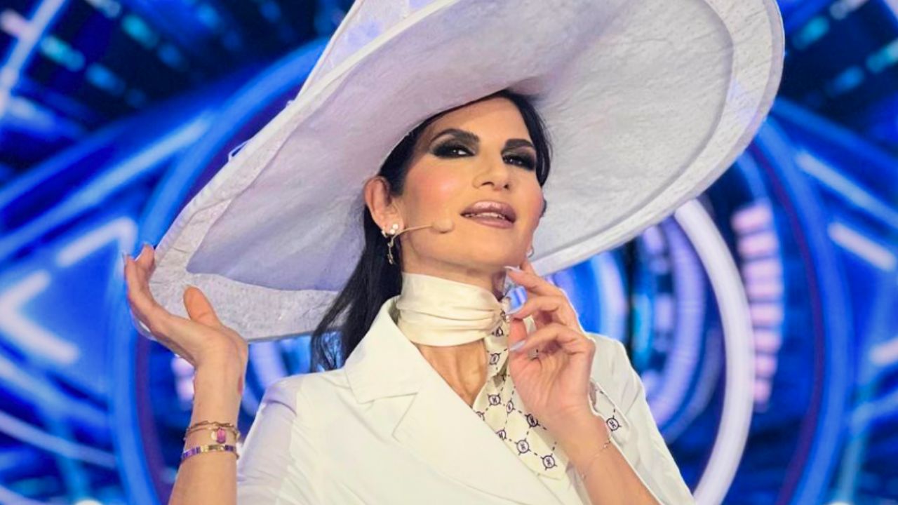 Perché Pamela Prati copre sempre il collo? 41 Pamela Prati