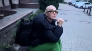 Paola Barale in Ucraina per un reportage: “Non è come in tv, ti devasta il cuore”