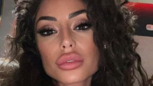 Raffaella Fico prepara il regalo ai tifosi del Napoli: “Sul lungomare, in costume…”