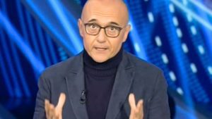 Signorini su Daniela Collu dopo il tweet su Berlusconi: “Fossi l’editore la caccerei”
