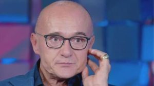 Alfonso Signorini fuori dalla tv? La replica: “Ne faccio fin troppa”