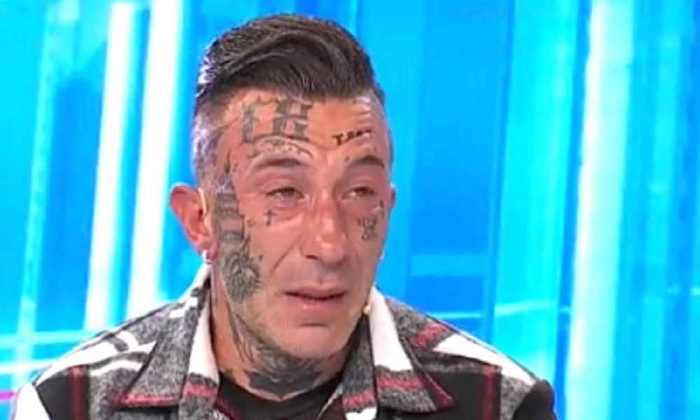 Simone Coccia: lacrime in diretta dopo l’addio a Stefania e gli attacchi social