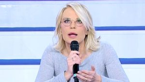 Bigliettino sospetto a Uomini e Donne: scoppia il putiferio in puntata