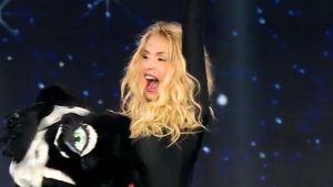 Valeria Marini era lo “Scoiattolo Nero” a Il Cantante Mascherato 4