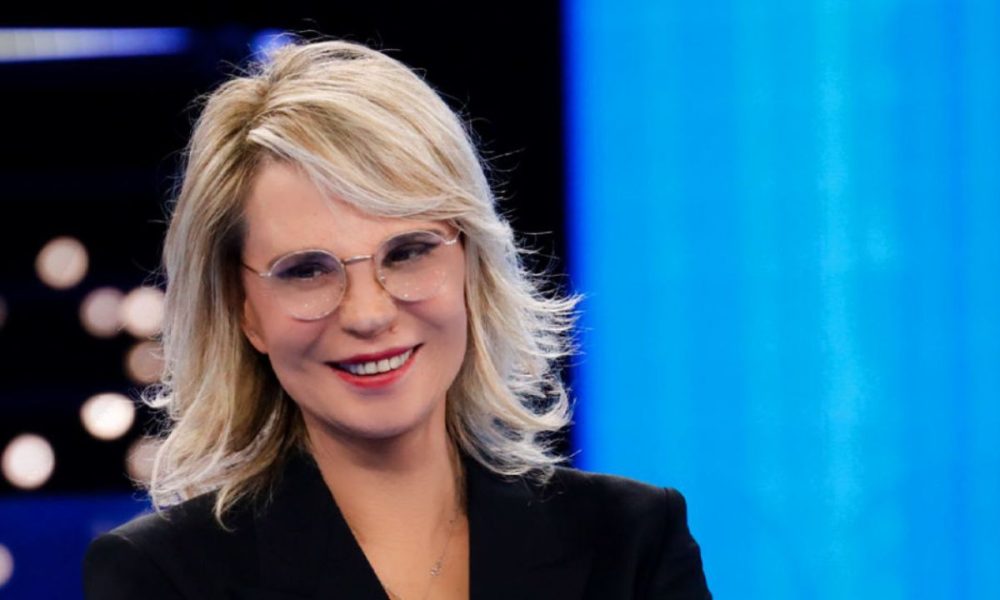 Amici: ex ballerino svela com’è Maria De Filippi dietro le quinte
