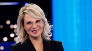 Amici: ex ballerino svela com’è Maria De Filippi dietro le quinte