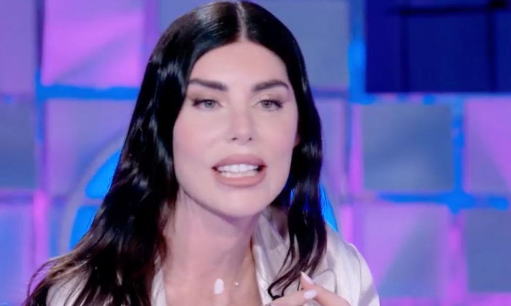 Bianca Atzei nel mirino dopo Verissimo: “Sembra Nina Moric”