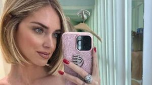 Chiara Ferragni nuda su Instagram, un’11enne: “Qual è il messaggio?”