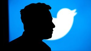 Elon Musk, passo indietro sulla disinformazione: la replica dell’Europa a Twitter