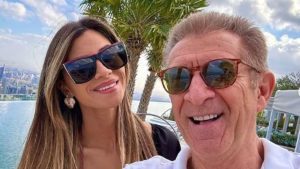 Ezio Greggio e Romina Pierdomenico si sono lasciati: l’annuncio del conduttore