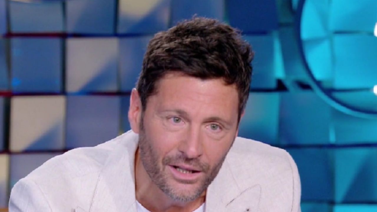 Filippo Bisciglia in lacrime a Verissimo: "A papà hanno tagliato una gamba", la reazione di Silvia Toffanin 41 filippo bisciglia verissimo