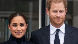Harry e Meghan inseguiti dai paparazzi: coinvolti in un incidente