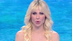 Rischio abbandono all’Isola dei Famosi: un altro naufrago minaccia il ritiro