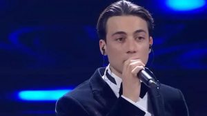 Concerto Primo Maggio: la verità sull’accusa di foto negata ad una fan contro Matteo Paolillo