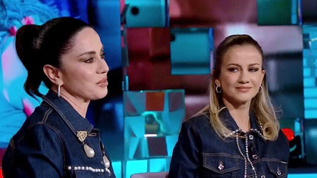 Paola e Chiara ospiti a Verissimo, la confessione in tv: "Ho subito una violenza" 41 paola chiara verissimo