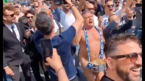 Francesco Paolantoni nudo a Napoli per la festa dello Scudetto
