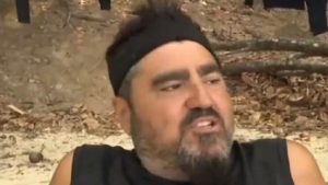 Isola dei Famosi, altro malore: ricoverato Paolo Noise