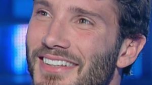 Stefano De Martino strizza l’occhio al Festival di Sanremo