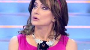 Vladimir Luxuria perde le staffe in diretta contro gli autori dell’Isola