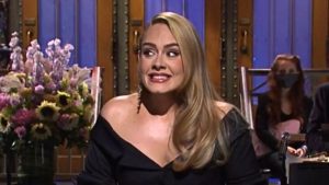 Adele confessa i problemi di sudorazione: “Tutta colpa di un fungo”