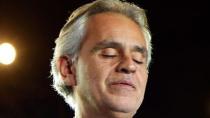Beautiful: un cameo d’eccezione, sul set c’è Andrea Bocelli
