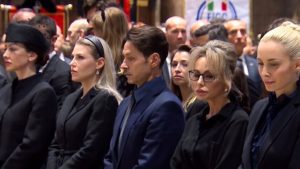 Ascolti tv: milioni di spettatori davanti ai funerali di Silvio Berlusconi