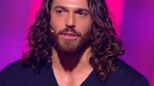 Can Yaman stufo del gossip. Il duro sfogo dell’attore: “Siete ridicoli, sciocchezze”