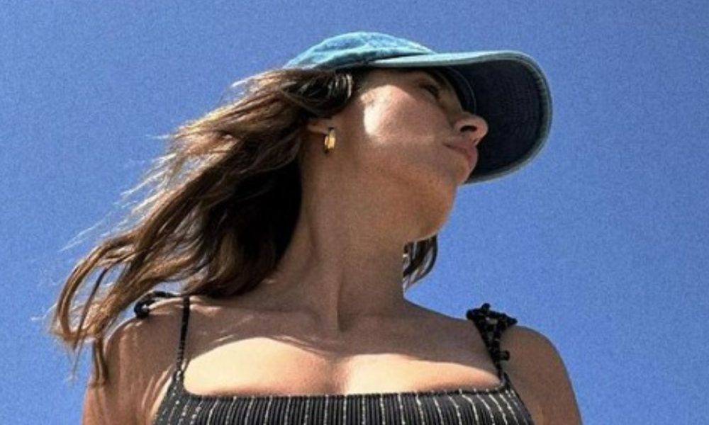 Elisabetta Canalis: le sue foto in costume su Instagram fanno rumore