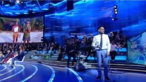 Enrico Papi sgridato in diretta da un autore all’Isola dei Famosi