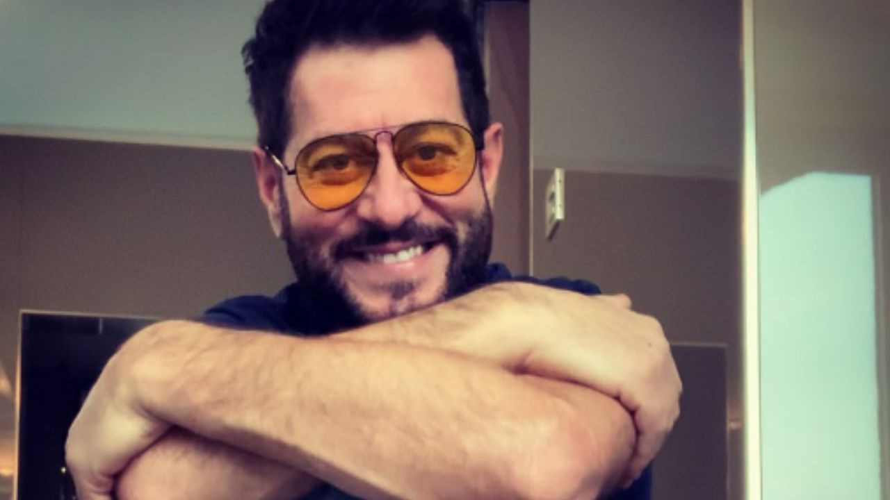 Enrico Papi tra amore e sessualità: "In una coppia può succedere di tutto, la fedeltà non esiste" 41 Enrico Papi