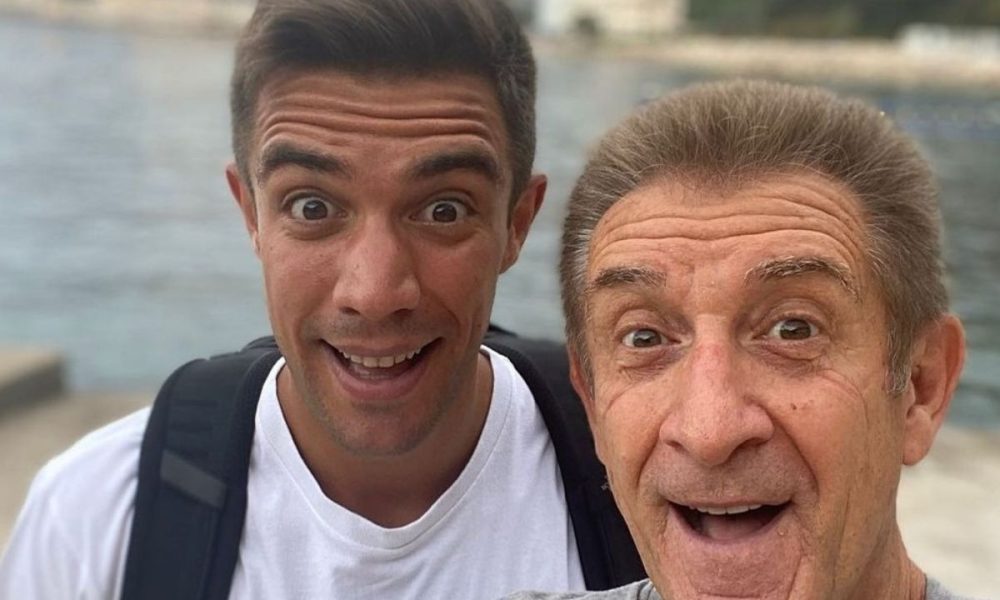 Ezio Greggio festeggia il compleanno del figlio Gabriele: i fan notano l’incredibile somiglianza