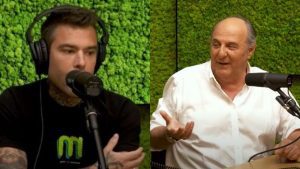 Fedez infastidito da Gerry Scotti: “Non so perché ci continui ad insultare”