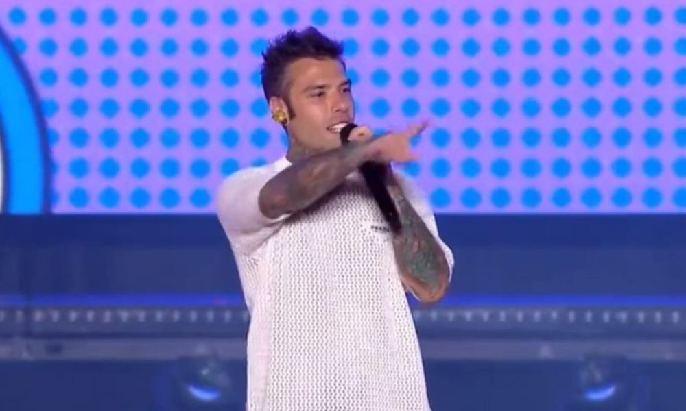 Fedez si prende in giro a LoveMi: “Amici? Ne sono rimasti pochi”
