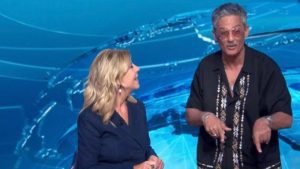 Fiorello irrompe in diretta al Tg1: “20 anni polverizzati in un minuto”