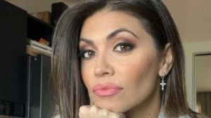 Flora Canto risponde agli attacchi a Brignano per i biglietti a 90 euro: “Vai a vedere altri artisti”