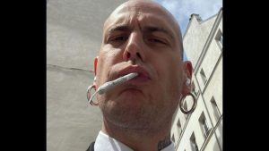 Gemitaiz si scusa dopo l’attacco a Berlusconi: “Sono stato impulsivo”