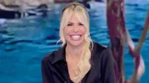 Ilary Blasi vittima dello Zoo di 105: la battuta in diretta sui Rolex