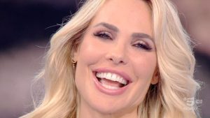 Isola dei Famosi verso il basso: Ilary Blasi tocca il fondo