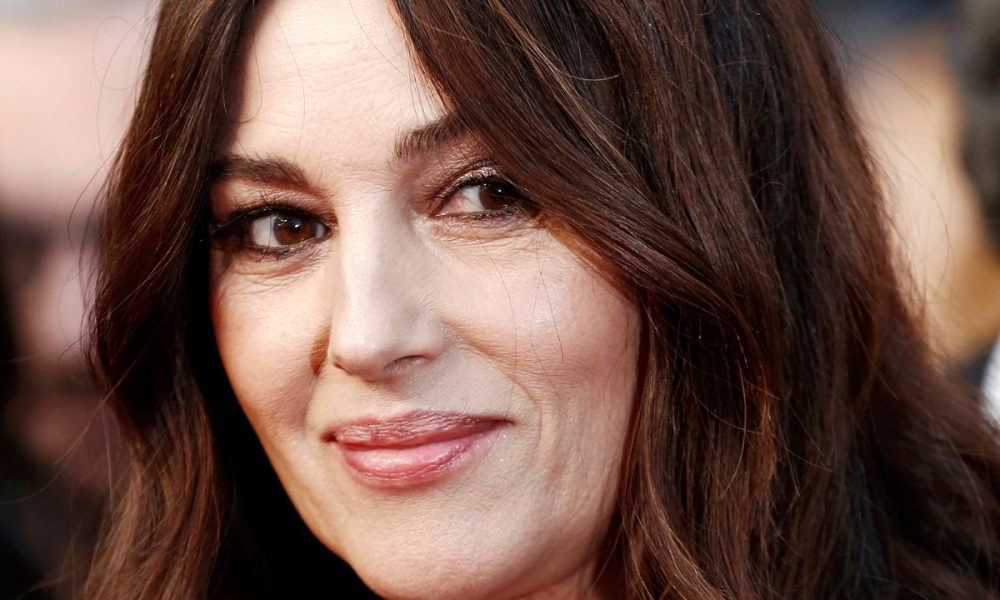 Monica Bellucci si gode l’amore con Tim Burton: “Sono molto felice con lui”