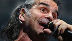 Piero Pelù finisce nella polemica per un commento sulla morte di Silvio Berlusconi
